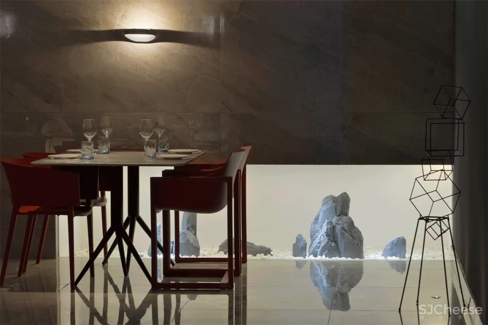 Grey whale 灰鲸餐厅——来自海洋最深处的凝视