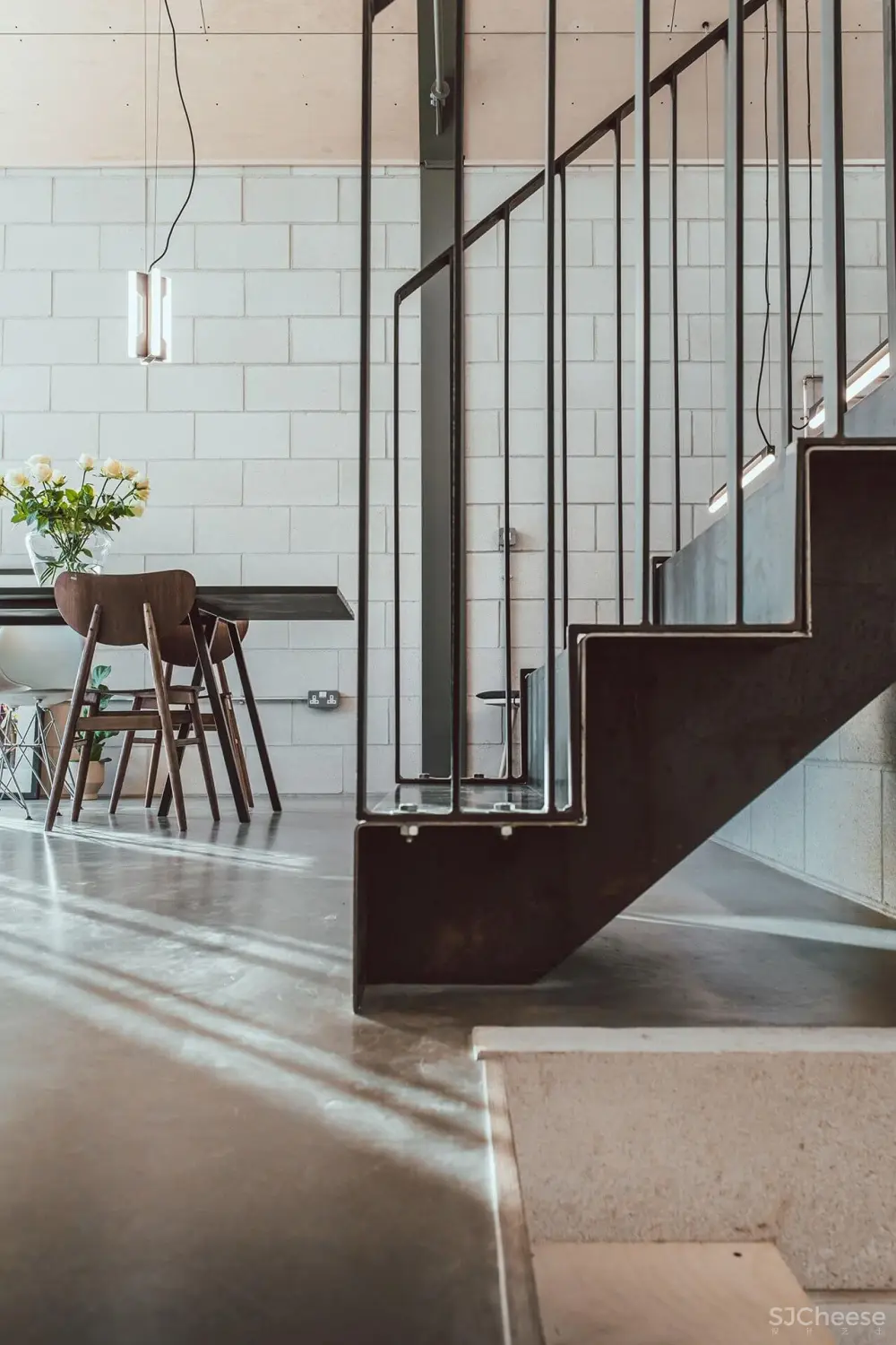 英国一对双胞胎兄弟自建优雅工业之家