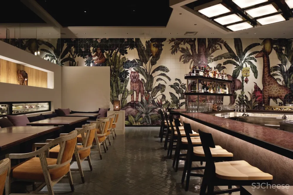 东京新宿:GinengerGrass”餐厅及墙上的艺术品