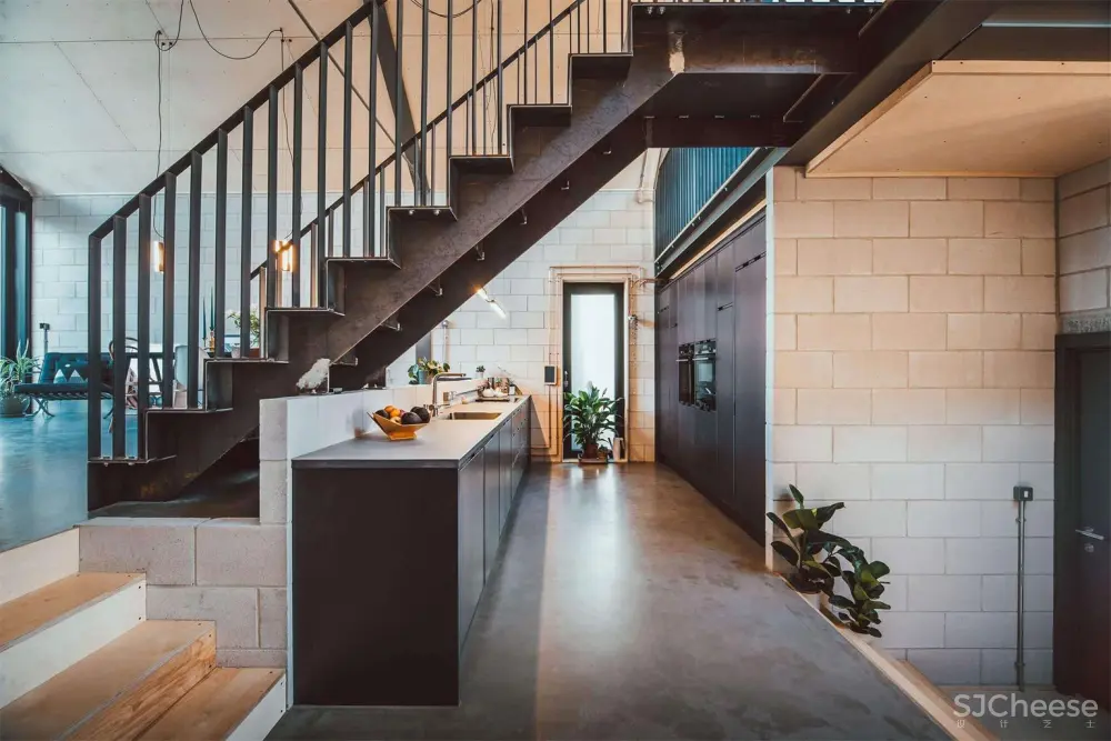 英国一对双胞胎兄弟自建优雅工业之家