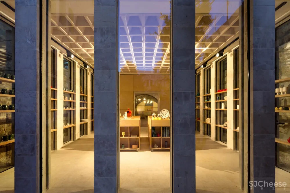 修道院地窖商店 / AAU ANASTAS