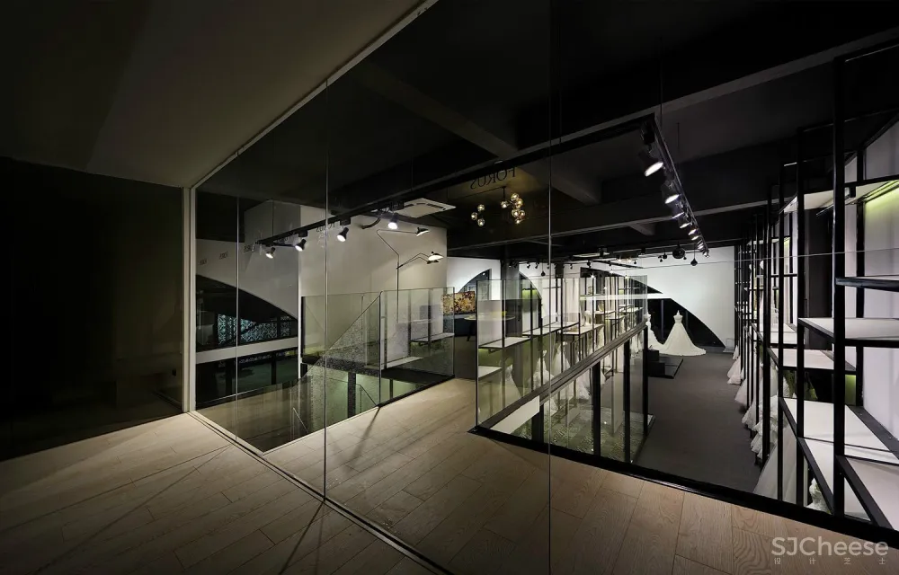 Forus高端定制婚纱机构 李超