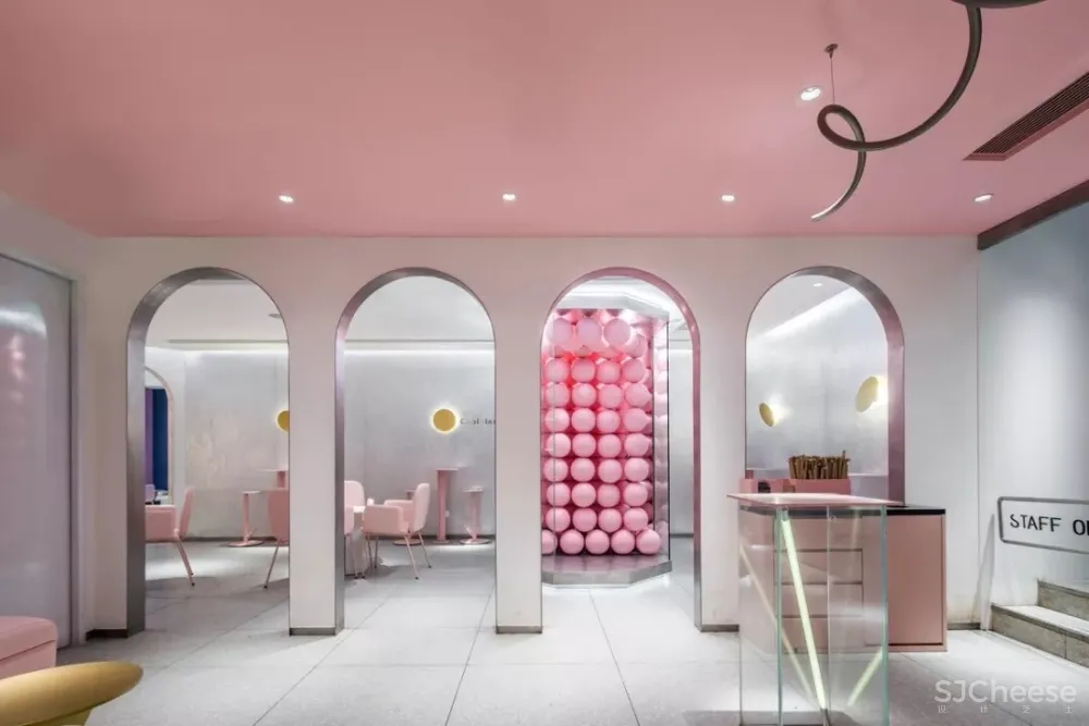 喜茶南京德基 PINK 店:Beautiful Chaos | 梅蘭工作室 首