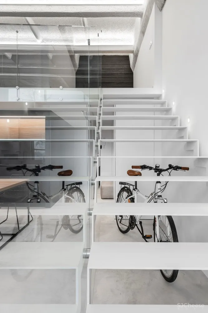 首发 | IDwhite 简约的工业阁楼公寓