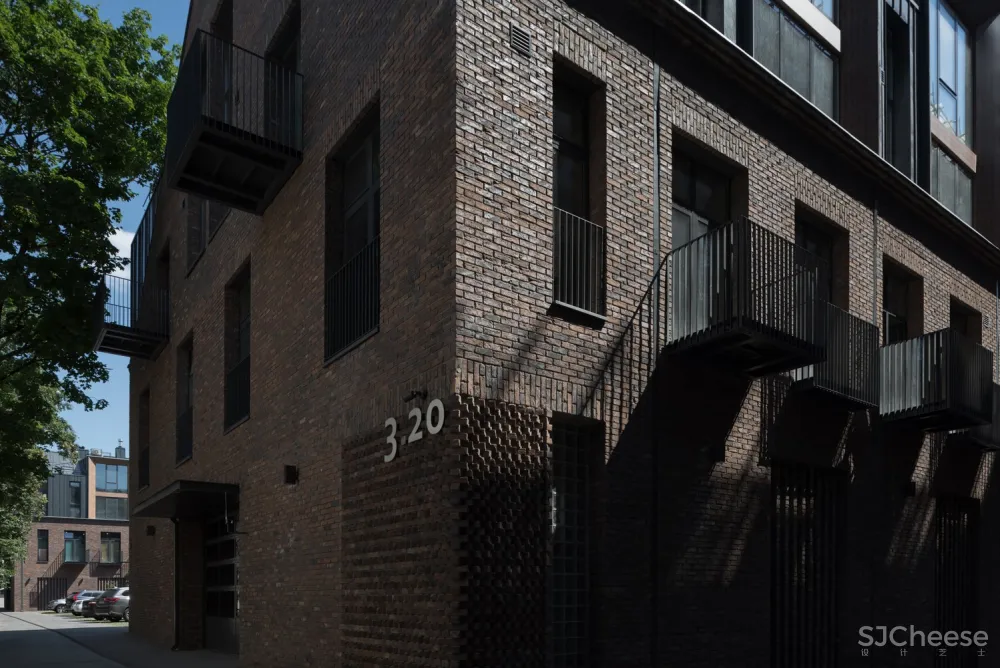 夹层公寓改造 / DNK ag