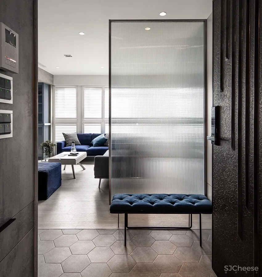 灰阶精品旅店质感!高雄106m²现代蓝调双人公寓 | TA+S 创夏形构