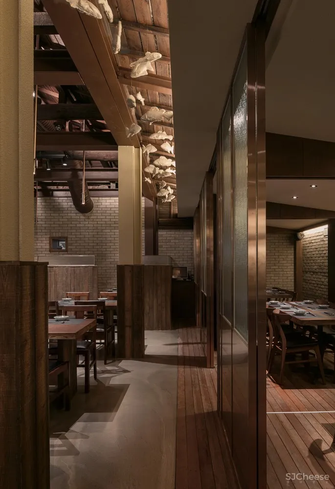 传统木结构餐厅 | GwangHwaMunHaeMul 首