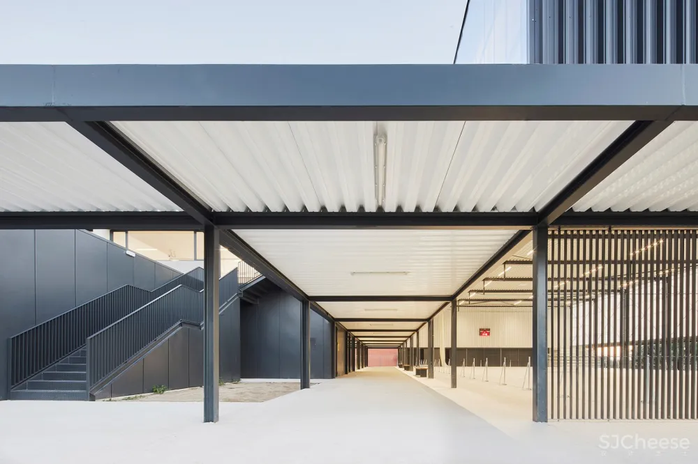 Vila-Seca市立体育馆翻新及扩建,西班牙 / NAM Arquitectura