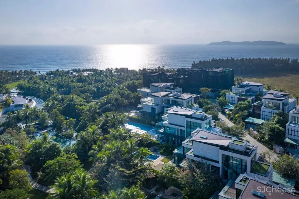 新作 | 1400m² 极简白顶级度假别墅，89年设计师惊艳演绎 首