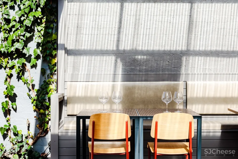 Fiona Lynch&Michael Gittings：休闲庭院酒吧