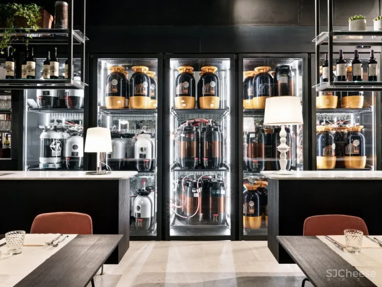 戏剧感十足的 ZOMBY BLUE 演艺娱乐中心 | fabio gianoli