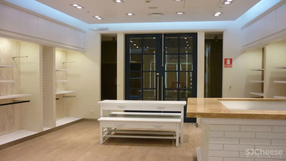 tienda colloky centro comercial larcomar miraflores lima