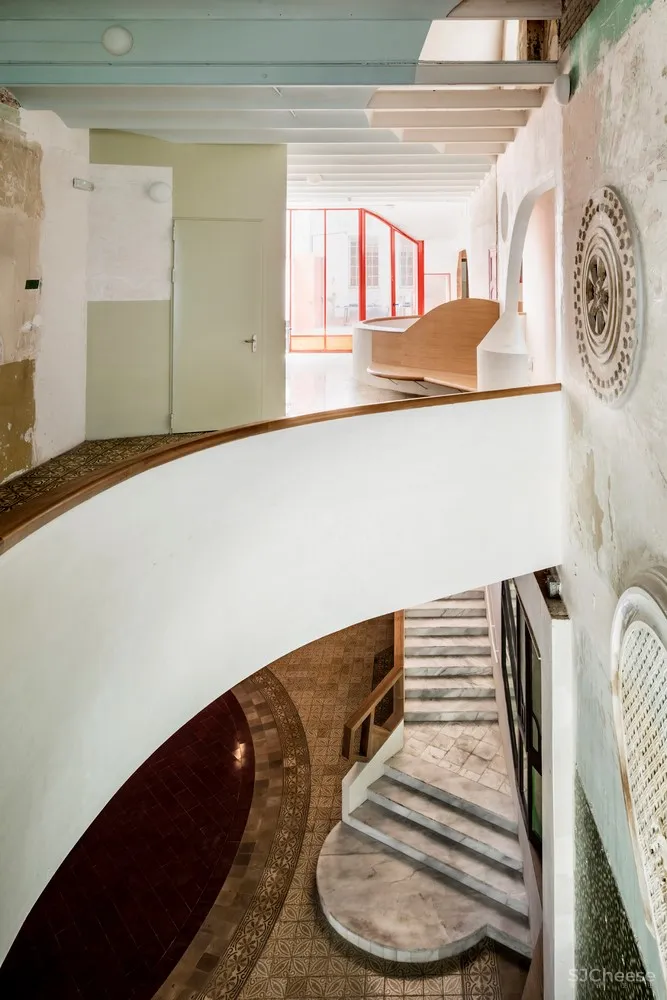 贝克特实验剧场 / Flores & Prats