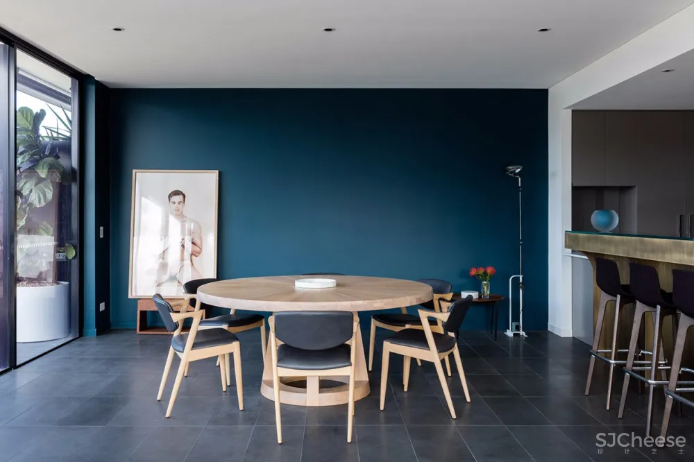 冷暖色调结合的悉尼伯克街公寓 | Stephen Collins 首