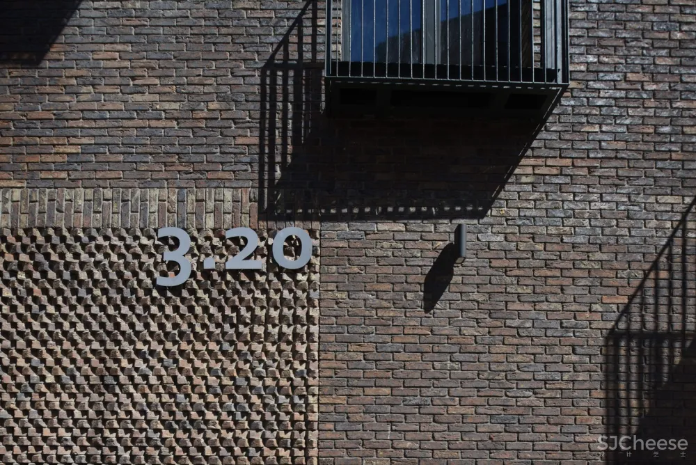 夹层公寓改造 / DNK ag