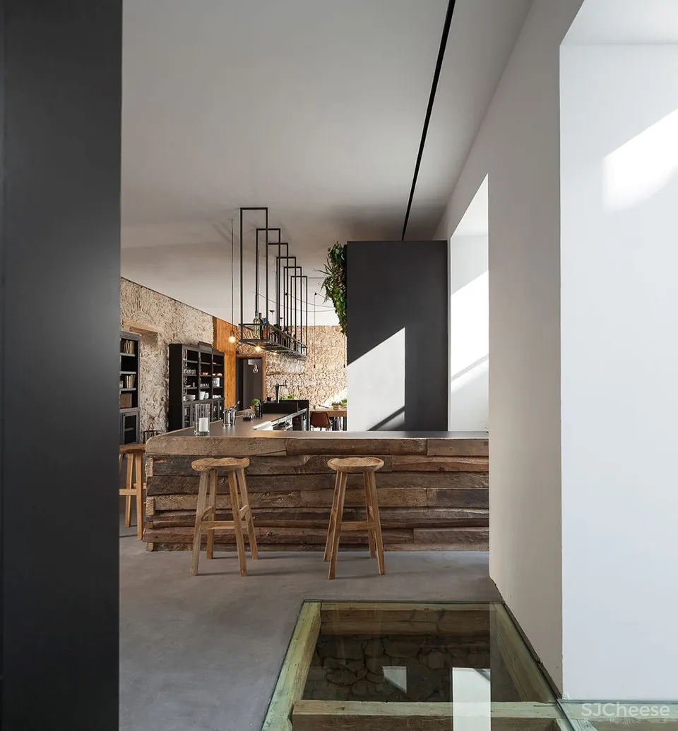 科英布拉酒店改造，葡萄牙 / depA Architects