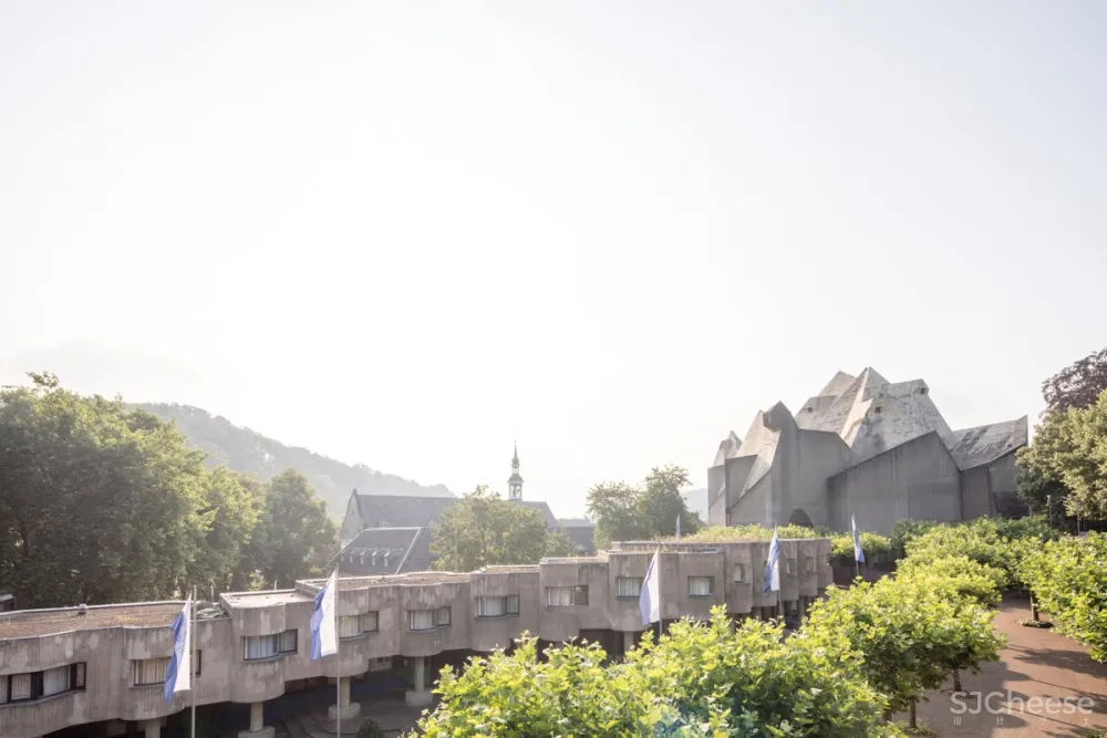 AD 经典:粗野主义代表作圣玛丽大教堂 / Gottfried Böhm