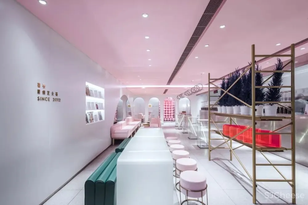 喜茶南京德基 PINK 店:Beautiful Chaos | 梅蘭工作室 首