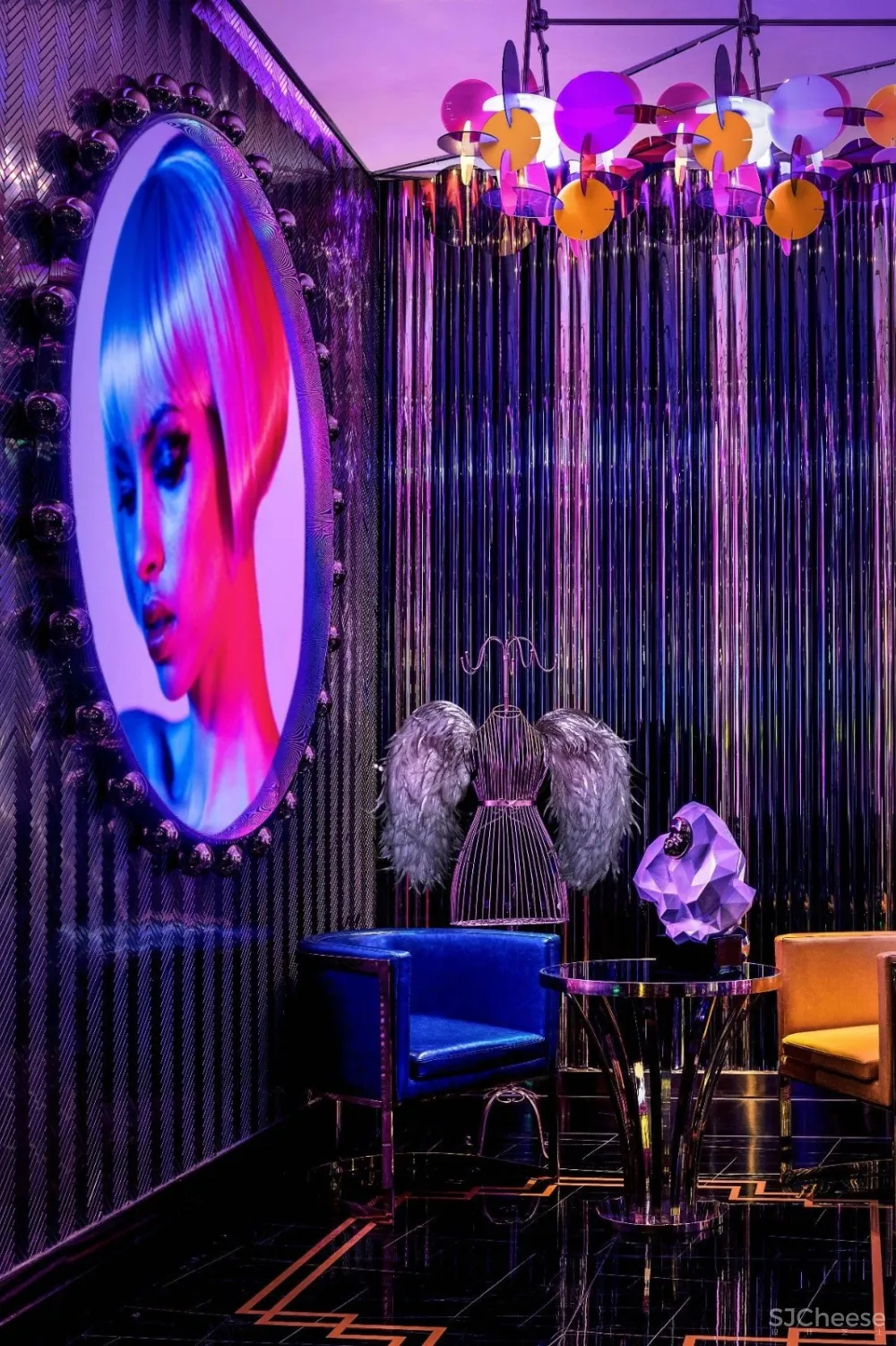 新作 | “好色的绅士” KINGKISS KTV 首