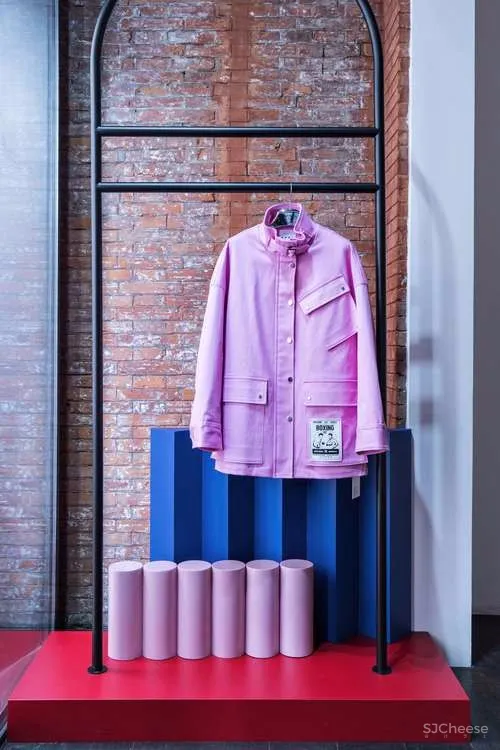 色彩与廓形 · VVNK 装置艺术空间 | Zinovatnaya