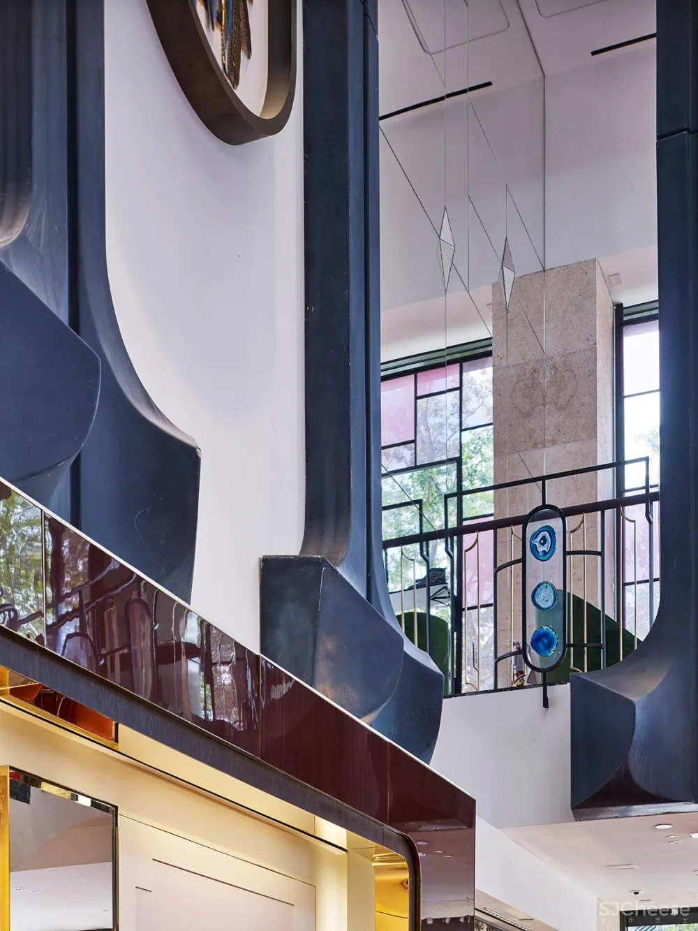 212box作品 | 树皮覆盖的Christian Louboutin精品店,与自然美感产生共鸣