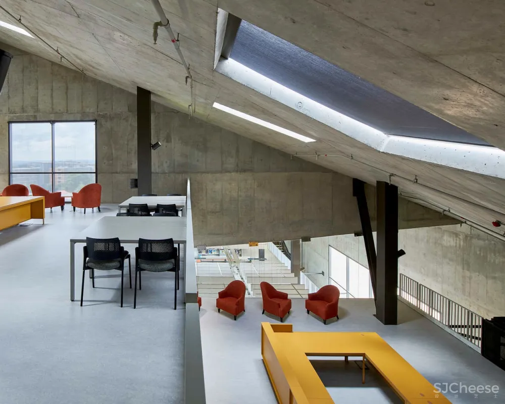 索尔·普拉特杰大学学生资源中心 / Designworkshop