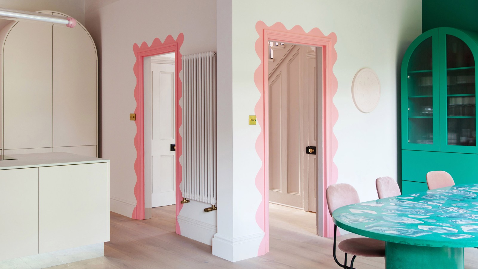 2LG工作室设计伦敦住宅 | 混合了柔和色调和古怪细节 首