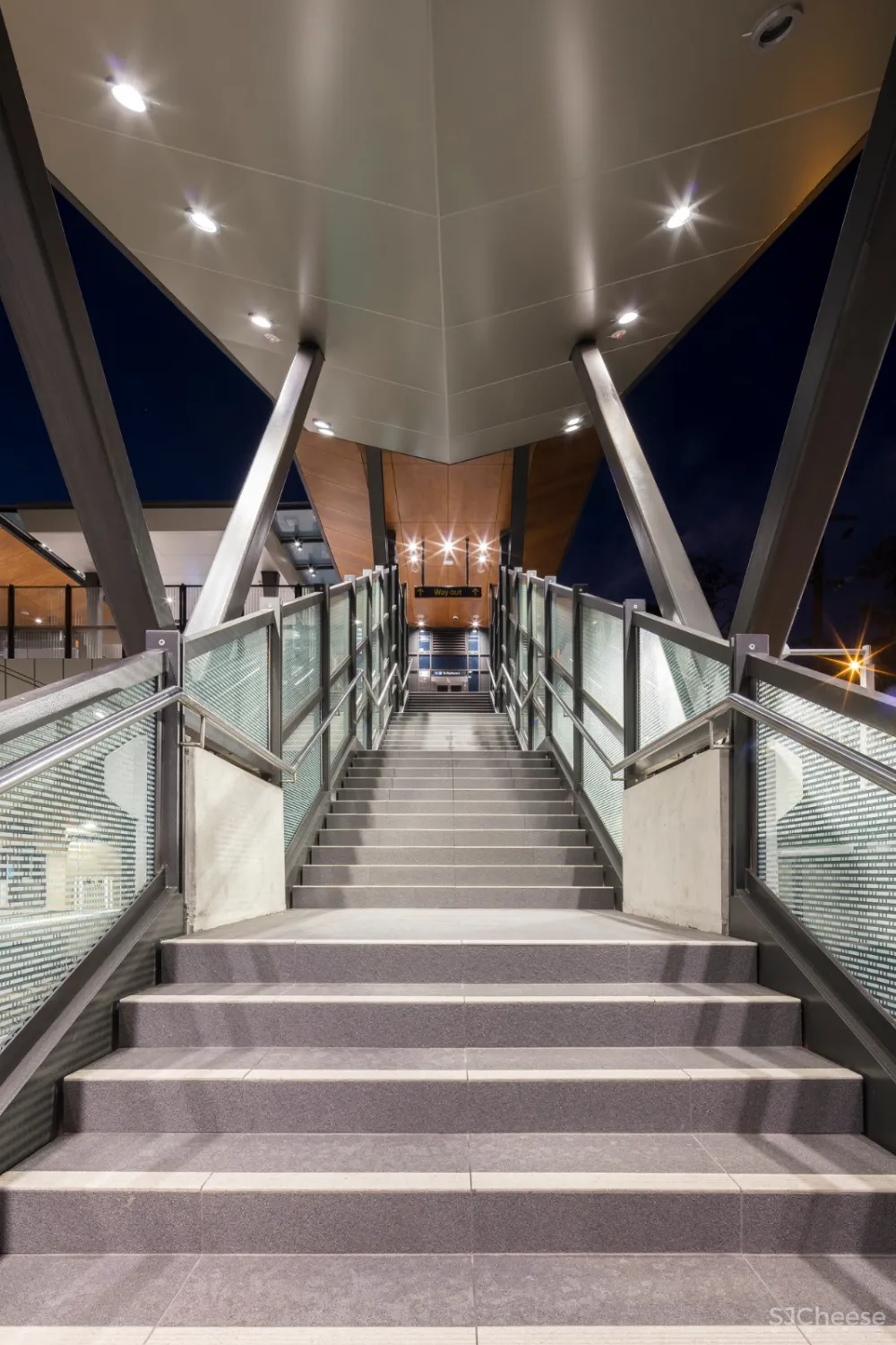 切尔滕纳姆车站: Cox建筑事务所