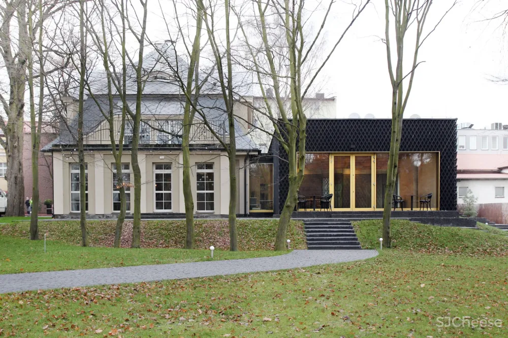 PB STUDIO | 波兰历史建筑扩建成温馨酒店