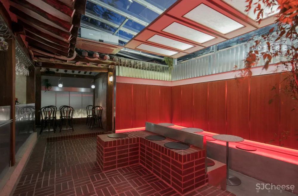 首尔老建筑内的现代 CALIGARI 酒吧 | labotory 首