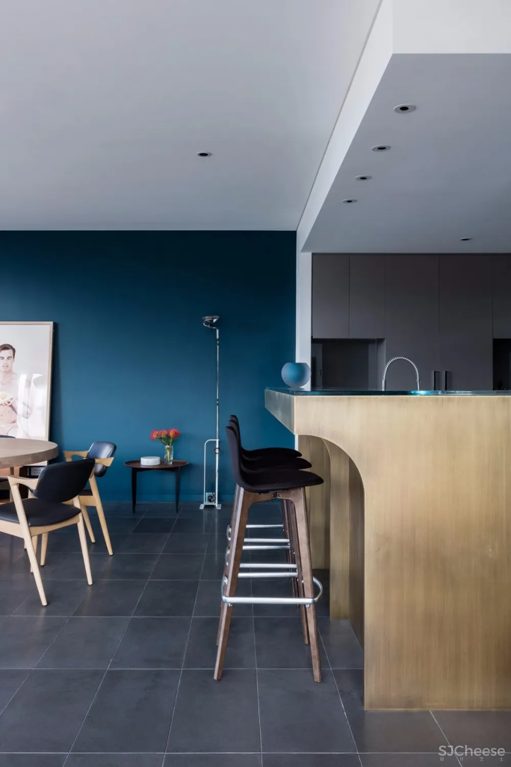 冷暖色调结合的悉尼伯克街公寓 | Stephen Collins 首