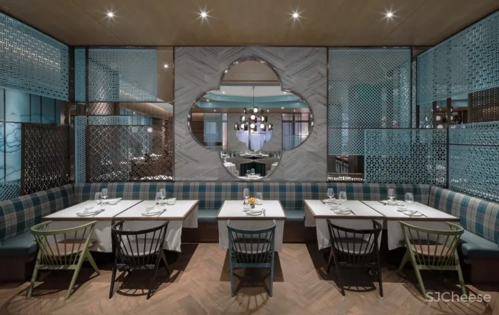 上海一家古色古香的北京烤鸭店设计