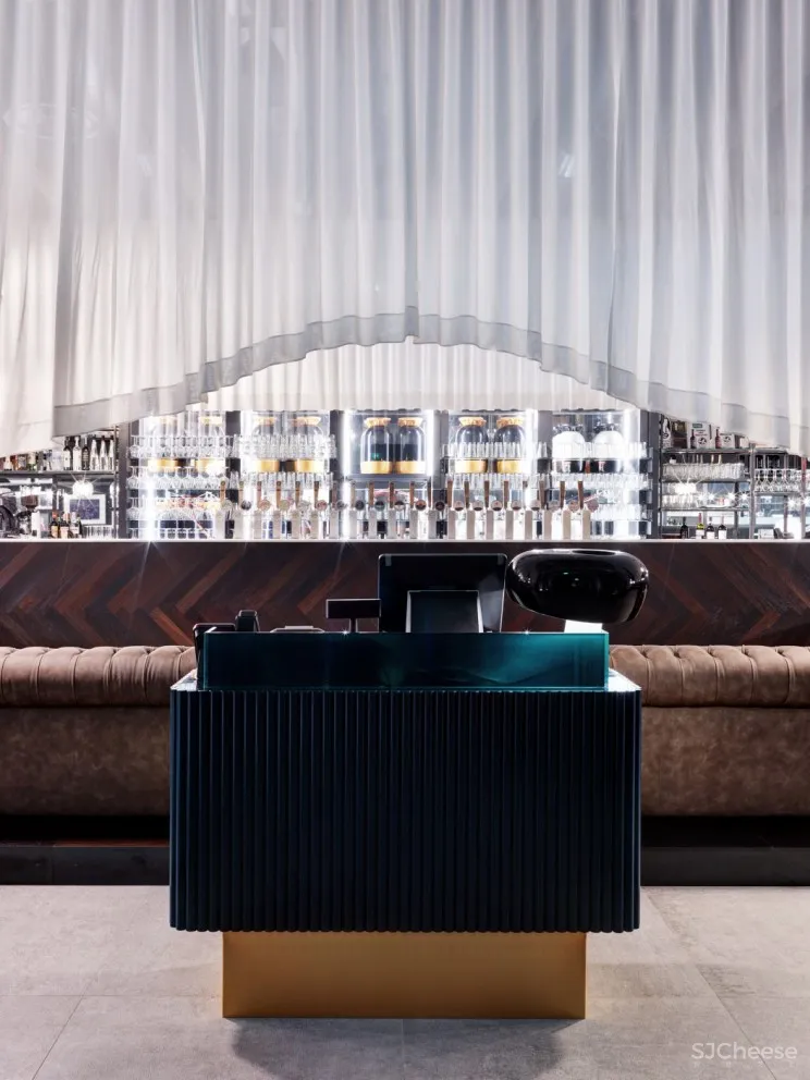 戏剧感十足的 ZOMBY BLUE 演艺娱乐中心 | fabio gianoli