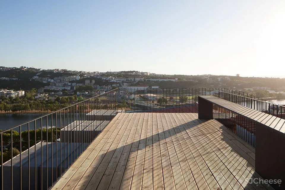 科英布拉酒店改造，葡萄牙 / depA Architects