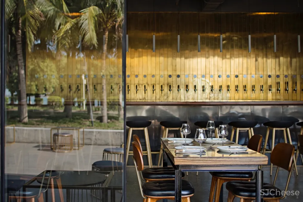 食酒堂精酿吧，海口 / Ly龙丽仁室内设计 首