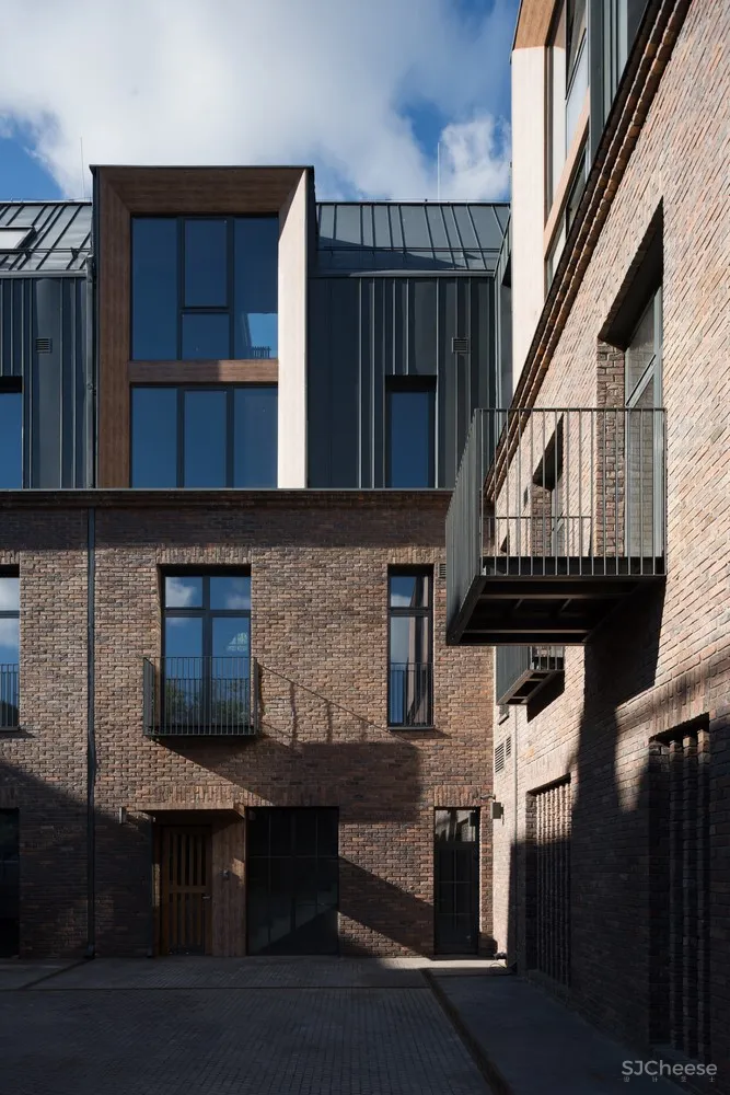 夹层公寓改造 / DNK ag