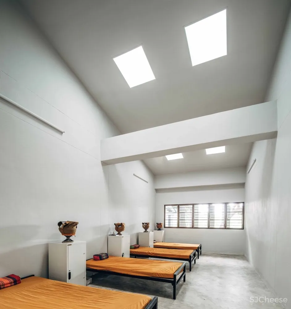 泰国寺庙院校旧楼改造,提供新僧侣生活区 / Skarn Chaiyawat + Rina Shindo + Witee Wisuthumporn 首