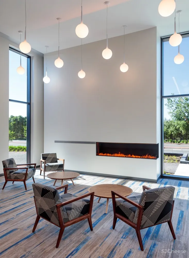 拉姆西镇公共图书馆 / HGA