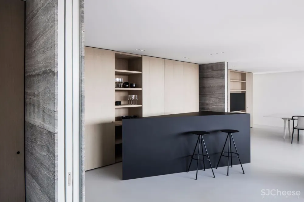 300㎡海堤上的极简办公空间 | FIVE AM 首