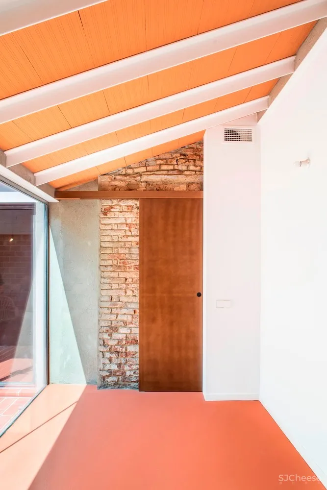 90㎡巴塞罗那不规则住宅 | CRÜ