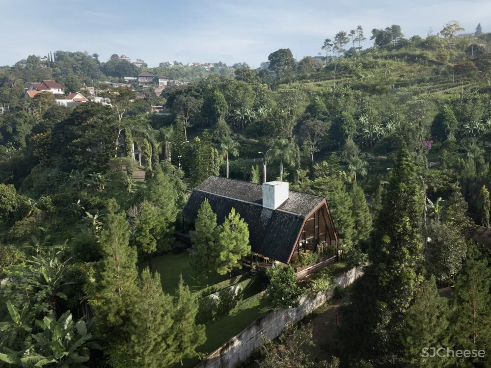 EH 住宅 / andramatin