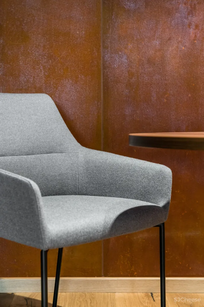 波兰全球管理咨询公司办公室设计