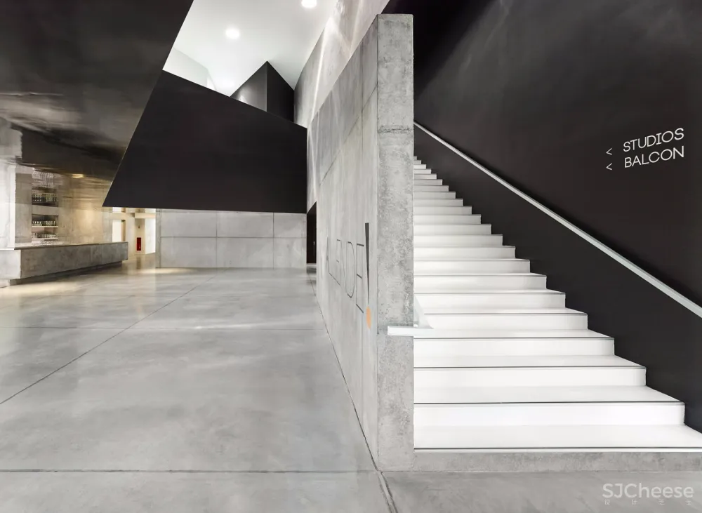 Dominique Coulon & associés:法国Allende表演厅和排练工作室 首