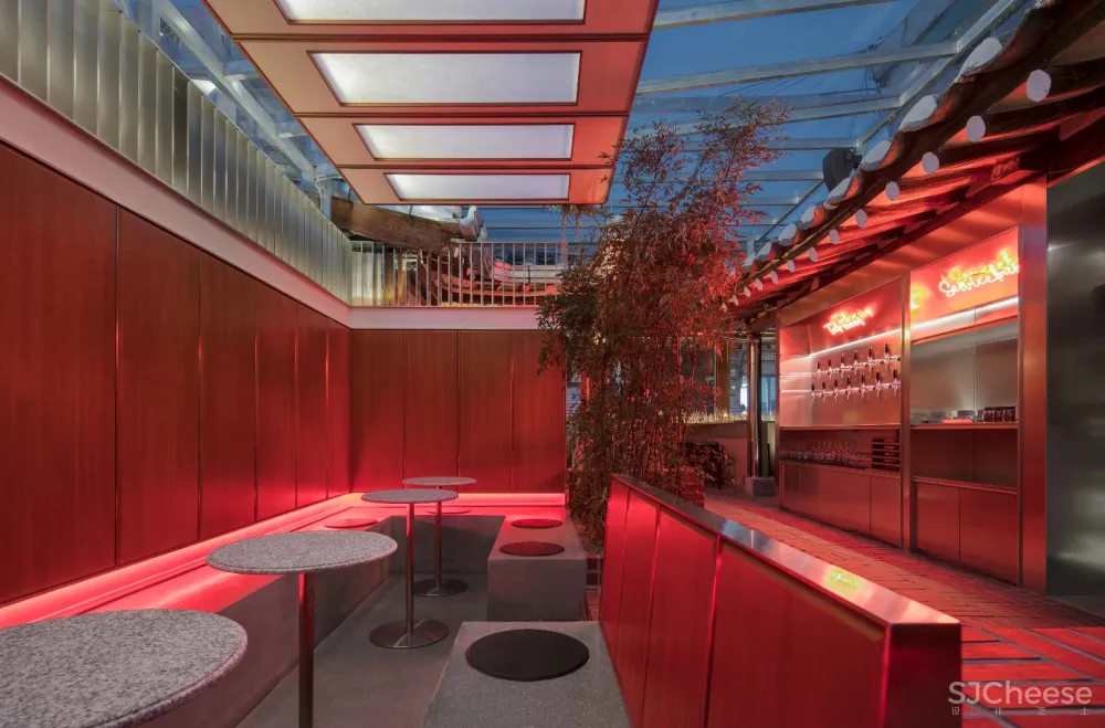 首尔老建筑内的现代 CALIGARI 酒吧 | labotory 首