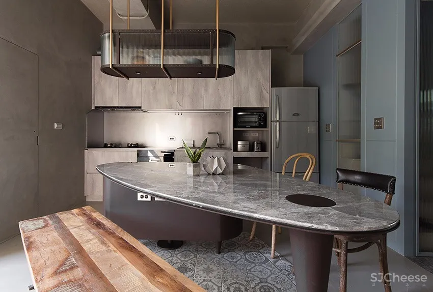 粗犷与优雅！台南181.5㎡混搭现代感透天厝 | 执见设计