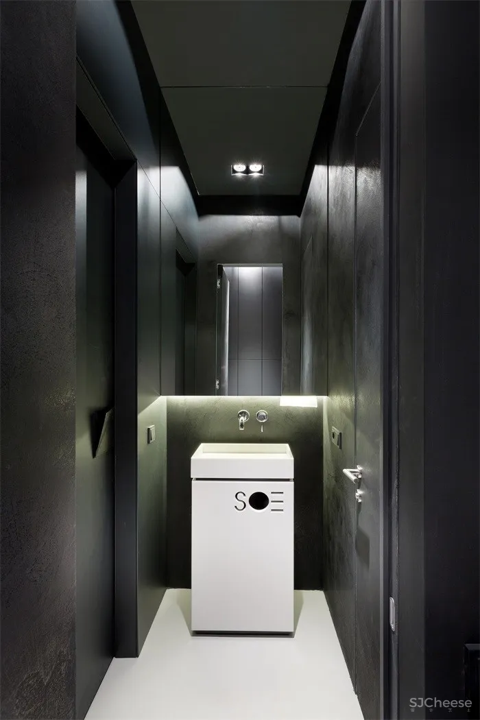 乌克兰黑白简约Soesthetic集团办公室 | SOESTHETIC GROUP