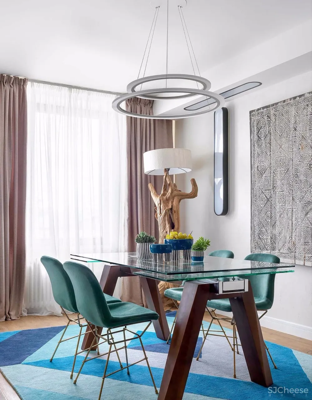 进入一场色彩的奇妙之旅