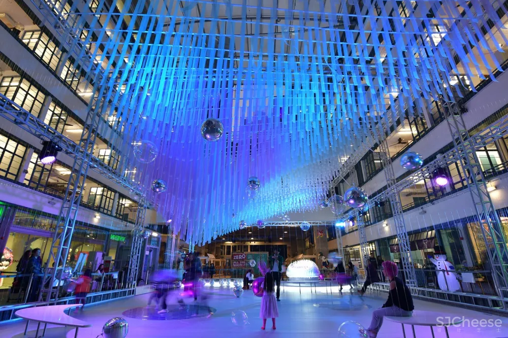 香港飘浮圣诞展亭,随风晃动的气球组成另类城市风景 | AaaM建筑设计工作室