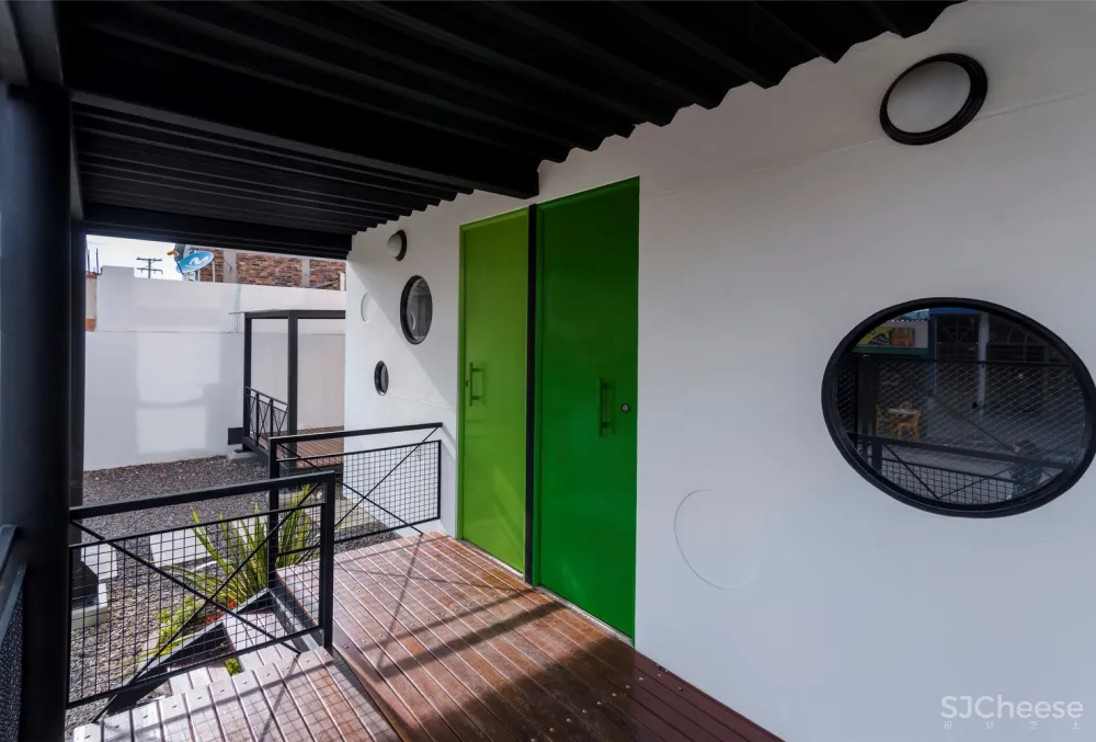 方块小屋 / Camacho Estusio de Arquitectura