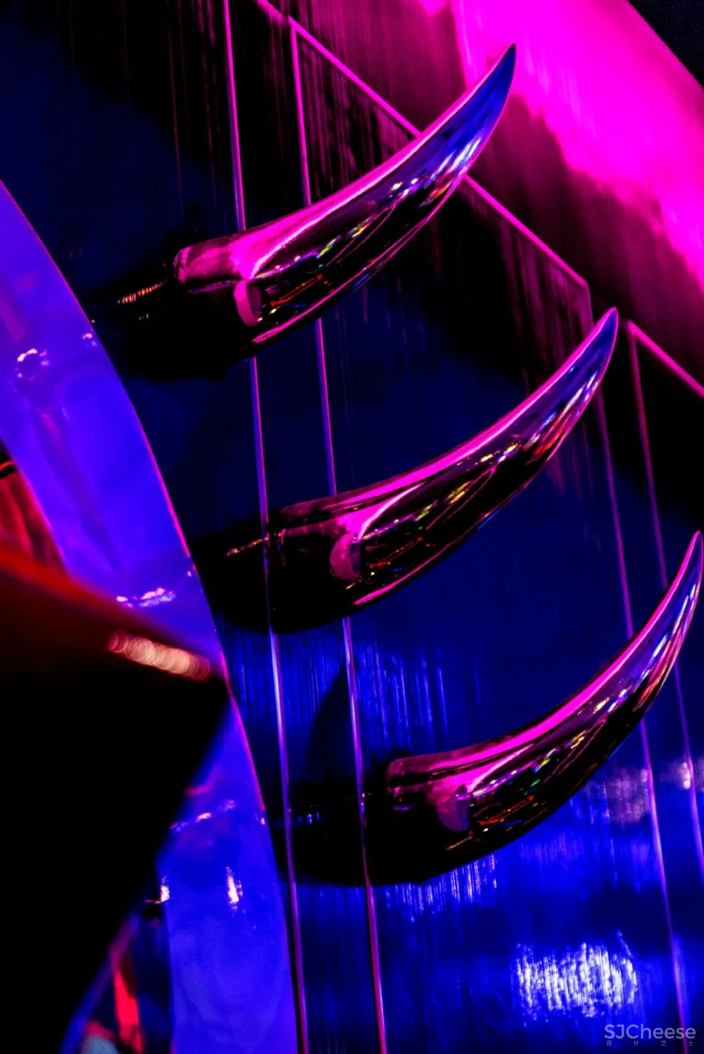 新作 | “好色的绅士” KINGKISS KTV 首